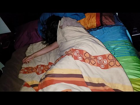 ❤️ Nevlastní syn buzeruje svou mladou nevlastní matku, zatímco ona spí. Šukání video u nás cs.porngameshub.ru ❌️❤
